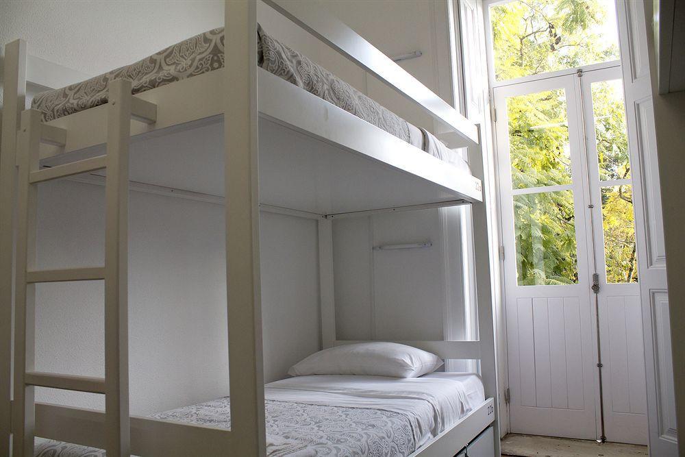 Ww Hostel & Suites Коимбра Екстериор снимка